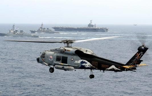 سقوط طائرة هليكوبتر كورية جنوبية وسفن تبحث عن طاقمها