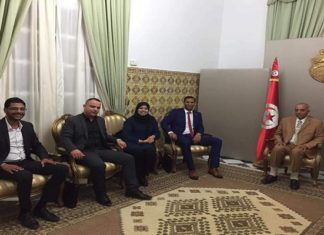 ﺻﻮﺭﺓ ﺍﻟﺤﺒﻴﺐ ﺍﻟﺠﻤﻠﻲ ﻣﻊ ﻃﻠﺒﺔ ﺍﻻﺗﺤﺎﺩ ﺍﻟﻌﺎﻡ ﺍﻟﺘﻮﻧﺴﻲ ﻟﻠﻄﻠﺒﺔ ﺗﺜﻴﺮ ﺟﺪﻻ ﻭﺍﺳﻌﺎ