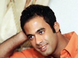 عائلة الفنان هيثم أحمد زكي توضح حقيقة عدم استلام جثمانه