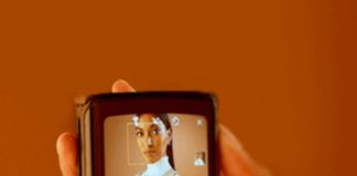 صور ترويجية تكشف عن هاتف موتورولا RAZR 2019