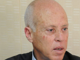 قيس سعيد يتنقل إلى مستشفى الحروق للإطمئنان على صحة أعوان الحماية المدنية