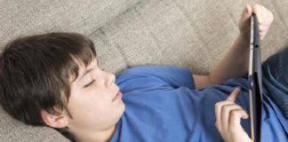 طفل على 10 مُدمن على الأفلام الاباحية !!!