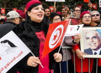 وقفة احتجاجية ضخمة للحزب الدستوري ضد العنف السياسي وعبير تؤكد أن تونس ستبقى بورقيبية