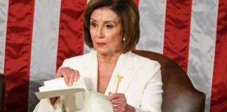 بعد أن رفض مصافحتها: رئيسة مجلس النواب الأميركي نانسي بيلوسي تمزق خطاب ترامب أمام الكونغرس وتحرجه (فيديو)