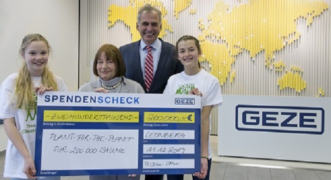 GEZE spendet an Plant-for-the-Planet
