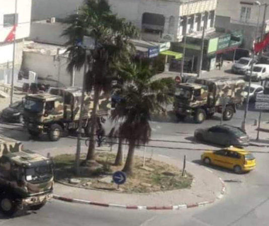 حقيقة الشاحنات العسكرية المُنتشرة في العوينة