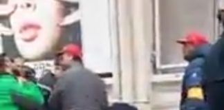 فيديو.. العاصمة: مواطن ملقى على الأرض والحماية المدنية تنقله على وجه السرعة