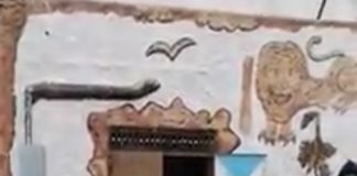 فيديو..مواطن تونسي يحتج امام محل بيع الخمور