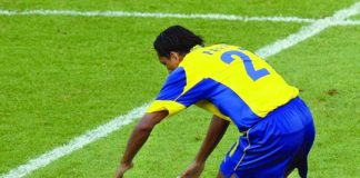 فيديو: وفاة لاعب على أرض الميدان فجأة وحالة هلع وحزن بين زملائه