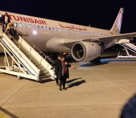 فيديو: أحد المسافرين مع المصاب بالكورونا في نفس الطّائرة يروي لحظات الرعب في مطار سترازبورغ