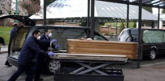 ﻛﻮﺭﻭﻧﺎ ﺗﻘﺘﻞ ﻧﺰﻻﺀ ﺩﻭﺭ ﻟﺮﻋﺎﻳﺔ ﺍﻟﻤﺴﻨﻴﻦ ﻋﻠﻰ ﺍﺳﺮﺗﻬﻢ