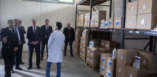 رئيس الحكومة يؤدي زيارة لمقر الصيدلية المركزية