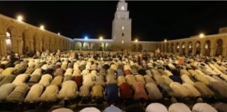 تعليق صلاة الجماعة والتراويح خلال شهر رمضان: مصدر من وزارة الشؤون الدينية يوضّح