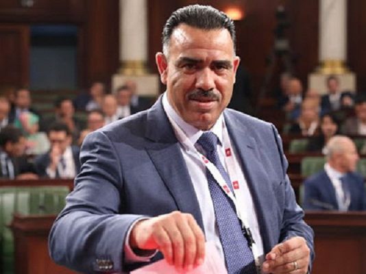 بعد اتهامه بالاحتكار وتضارب المصالح: النائب صاحب مصنع الكمامات يوجّه منتوجه للتصدير لفرنسا