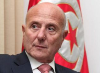 أحمد نجيب الشابي : “بأي حق يوظف رئيس الجمهورية وسائل الدولة للتظاهر بالعمل الخيري”؟