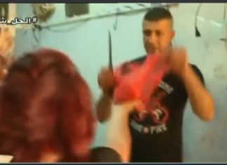 فيديو: هالة الذوادي تثور في وجه جزار تصدّق لها ب”déchet” لحم لا ترضى به الكلاب والقطط للزوالي ثم تلقيه على وجهه”