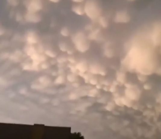 فيديو: غيوم غريبة تغطي سماء مدينة أمريكية