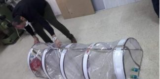 فيديو..جربة: شابان ينجحان في صناعة واقي طبي لنقل المصابين بفيروس “كورونا”