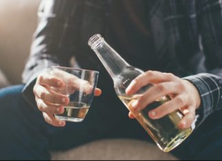 “عاجل” بعد نقله إلى مستشفى فرحات حشاد بسوسة : وفاة شخص سادس جراء شرب مادة «القوارص»