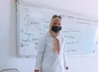 رغم الكورونا واصابتها بكسر…استاذة تتنقل الى المعهد لتدريس تلامذة البكالوريا