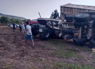 نفزة: انقلاب شاحنة يسفر عن وفاة طفلين