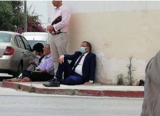 صورة اليوم : السيد عبد اللطيف المكي في انتظار صلاة الجمعة