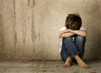 في الحمامات: ﺃﺳﺘﺎﺫﺓ ﺗﻌﻠﻴﻢ ﺛﺎﻧﻮﻱ ﺗﻌﺎﻟﺞ ﺍﺑﻨﻬﺎ ﻟﺪﻱ ﻋﺮّﺍﻓﺔ ﺃﺩﺧﻠﺖ ﺭﺃﺳﻪ ﻓﻲ ﻣﻴﺎﻩ ﺣﺎﺭﻗﺔ حتى الوفاة “التفاصيل “