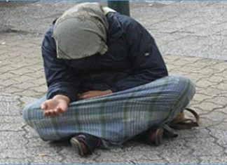 يحدث في تونس: طالبة متفوقة تتسول.. واتحاد الطلبة يتوعد وزير التعليم العالي