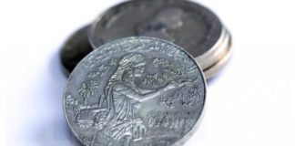 تواصل انهيار قيمة الدينار مقابل الأورو