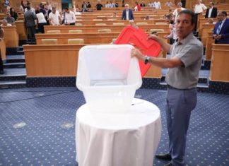 الشّروع في عمليّة التّصويت على سحب الثّقة من الغنوشي من عدمه
