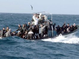 جيش البحر ينقذ 17 تونسيا كانوا على وشك الغرق