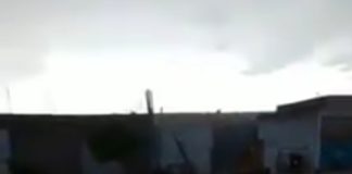 مرعب : “بالفيديو ” وادي برج شاكير يبتلع سيارة تاكسي