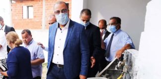 بعد زيارة مدارس.. رئيس الحكومة ”غاضب”