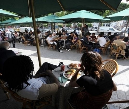 غلق المقاهي والمطاعم بداية من الساعة الرابعة مساء