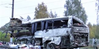 تايلاند: مصرع 20 شخصا على الأقل في تصادم قطار مع حافلة