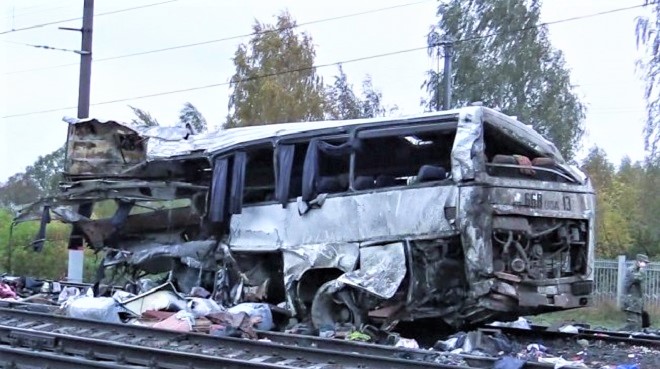 تصادم قطار مع حافلة