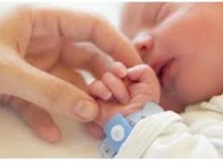 انتقال كورونا من الأم إلى الطفل عبر الرحم..دراسة تحسم الجدل