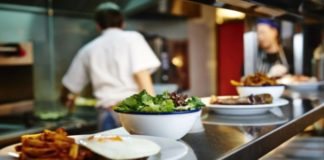 الإصابة بفيروس كورونا عن طريق وجبات المطاعم؟