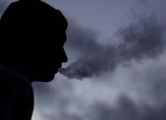 دراسة: العاملون في الورديات الليلية أكثر عرضة للإصابة بهذا المرض