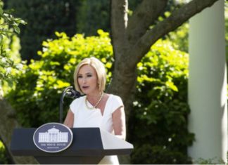 مستشارة ترامب الروحية: الشياطين تحاول سرقة فوزنا والملائكة تأتي من إفريقيا لمساعدتنا