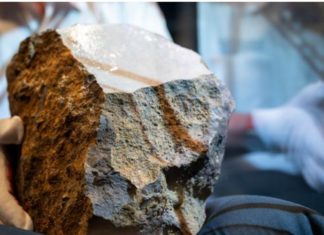 نيزك يسقط على منزل ليحوّل صاحبه إلى مليونير