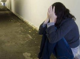 يحدث في تونس: لتحريضها على الفجور تبتز ابنتها بفيديو فاضح عثرت عليه في هاتفها “التفاصيل”