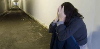 يحدث في تونس: لتحريضها على الفجور تبتز ابنتها بفيديو فاضح عثرت عليه في هاتفها “التفاصيل”