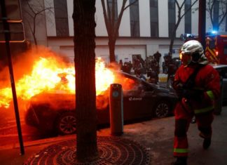 عنف ومسيرات بفرنسا ضد مشروع قانون “الأمن الشامل”