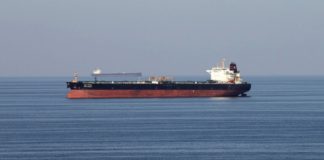 قبطان الناقلة المتضررة: زوارق صغيرة شوهدت قبل وقوع الانفجار قبالة ساحل السعودية