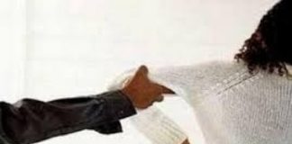 في أول أيام الحجر… سعى لتحويل وجهة فتاة… ولكن حصل ما لم يكن في الحسبان