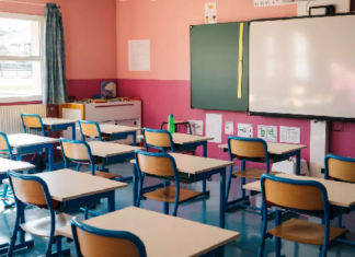 اللجنة العلمية: ”لم نقترح العودة إلى الدراسة بنظام الأفواج”