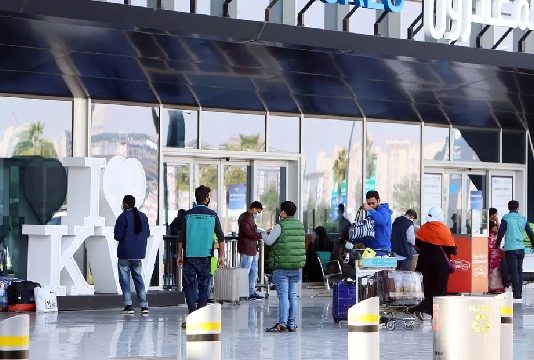 الكويت تمنع غير المواطنين من دخولها لمدة أسبوعين
