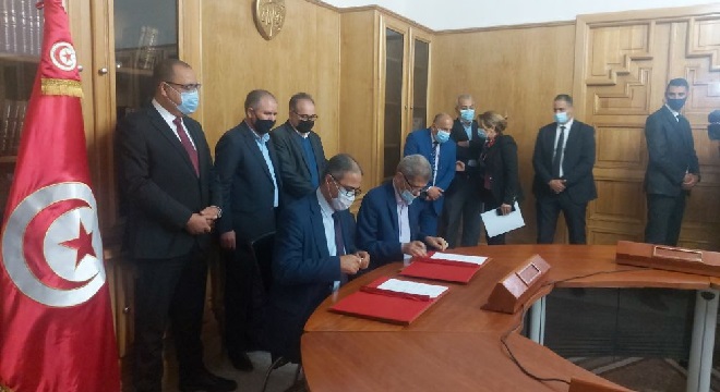 بالصور-توقيع-اتفاق-بين-إتحاد-الشغل-وا