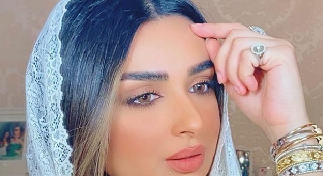 فاشينيستا-سعودية-تثير-ضجة-بأكلها-برغر